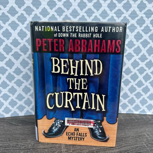Behind the Curtain by Peter Abrahams Hardcover Book Pre-Loved - Picture 1 of 6
